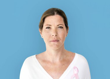 pembe kurdele beyaz kadınla