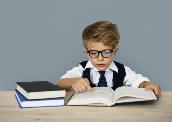 Pequeño Empresario Trabajando en el escritorio — Foto de Stock