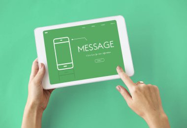 kişi holding dijital tablet