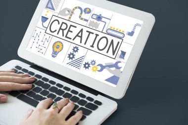 dizüstü bilgisayarda çalışma woiman