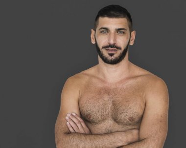 Genç Beyaz gömleksiz adam