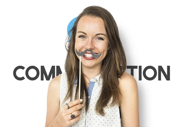 Mulher segurando papel bigode — Fotografia de Stock