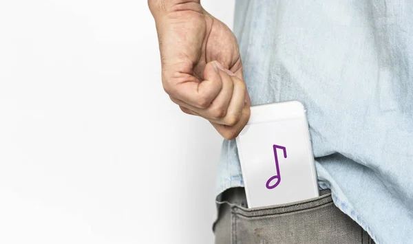 Hombre tomando teléfono inteligente de su bolsillo —  Fotos de Stock