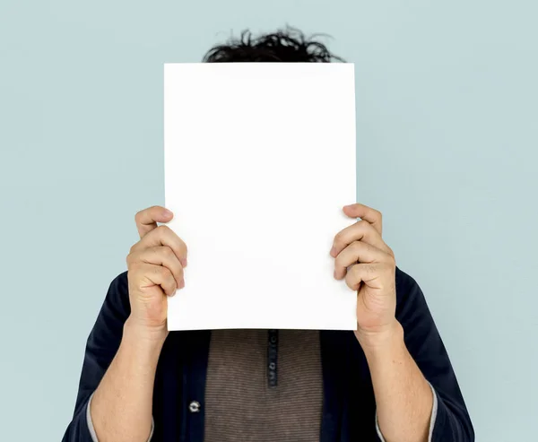 Homme visage couvert avec du papier — Photo