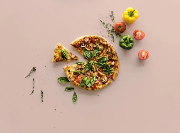 Pizza Italia dengan sayuran — Stok Foto