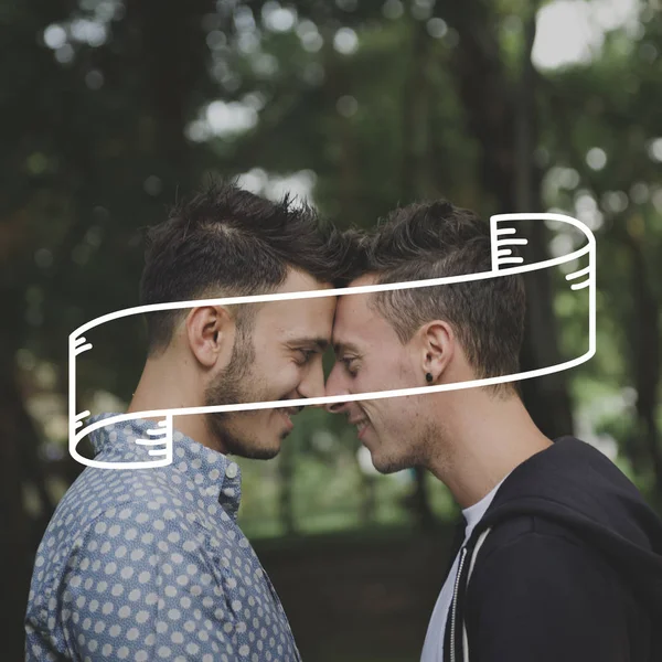 Jeune couple homosexuel — Photo