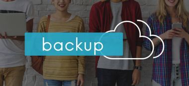 Dijital cihazlar kullanan öğrenciler