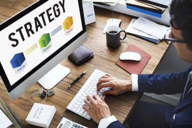 bilgisayarla çalışma iş adamı