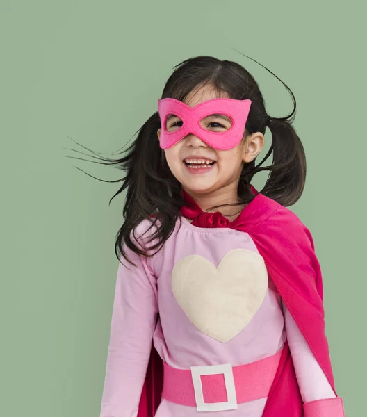 Chica vistiendo traje de superhéroe — Foto de Stock