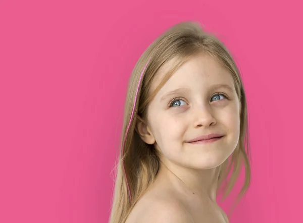 Menina sorridente com peito nu — Fotografia de Stock