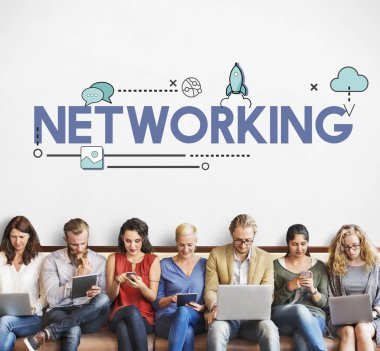 farklı aygıtlar kullanan kişiler