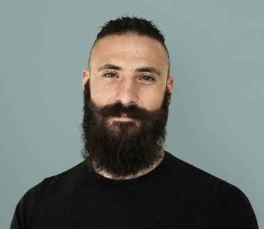 Uzun sakallı beyaz adam 