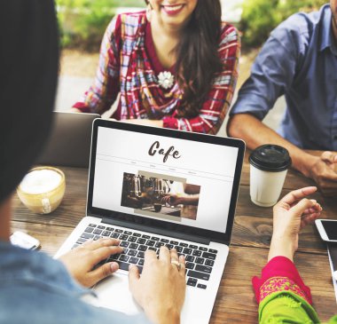 açık havada coworking insanlar