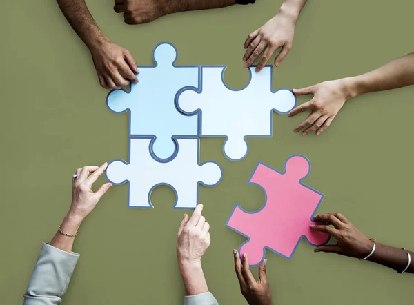 People Holding Jigsaw Puzzle — Stock Photo, Image