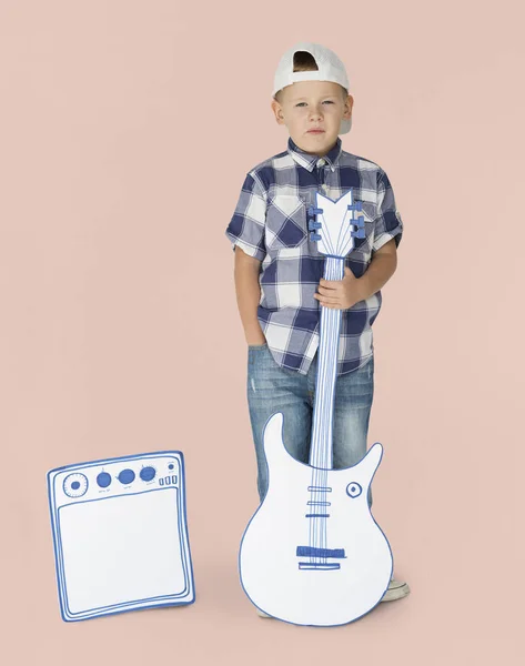 ギターと少年 — ストック写真