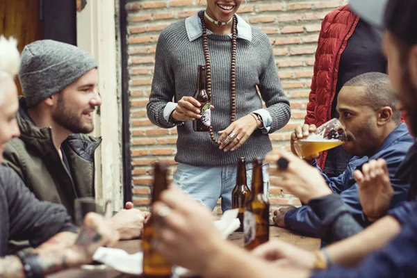 Diversité Les gens traînent ensemble — Photo