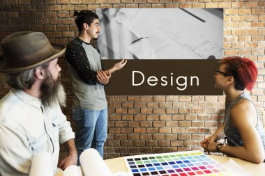 Yaratıcı ekibi tartışarak yeni proje