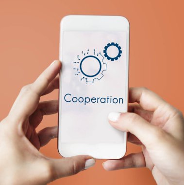 Elinde insan holding cep telefonu 