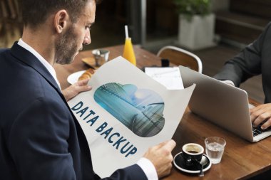 kafede masada iki iş adamları