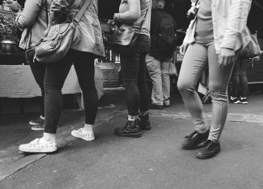Sıra pozisyon Casual kalabalık grubu yuvarlak