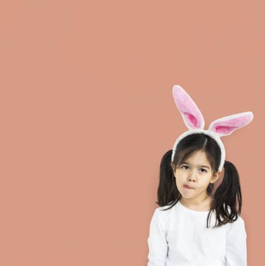 tavşan kulaklı kız 