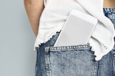 kot pantolon cebinde dijital smartphone