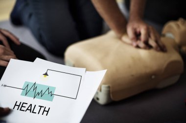 İnsanlar üzerinde Cpr ilk yardım eğitimi