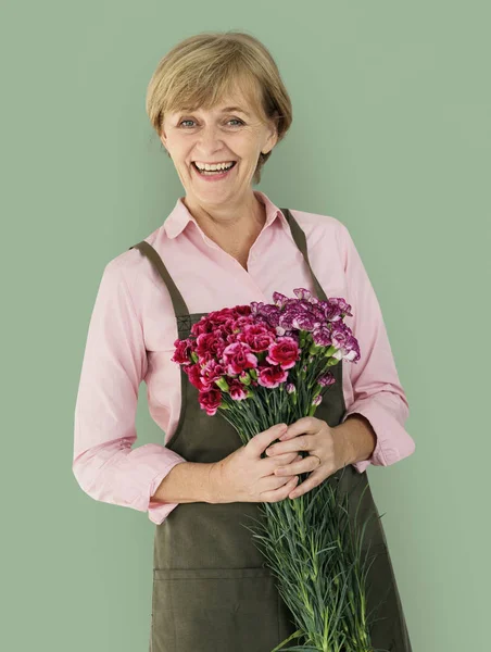 Woman holding bouquet of carnation flowers — Stock Photo, Image
