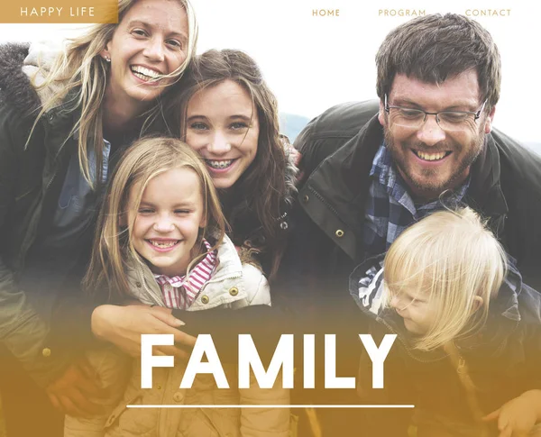 Krásný rodinný usmívá — Stock fotografie