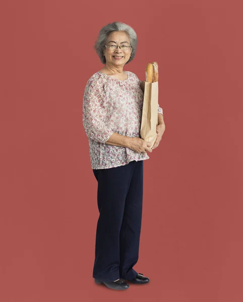 Mulher segurando Baguettes — Fotografia de Stock