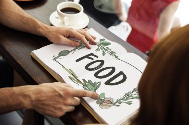 Adam açık kitap işaret