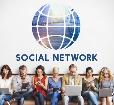 farklı aygıtlar kullanan kişiler