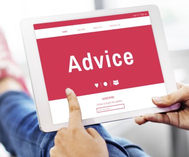 kişi holding dijital tablet