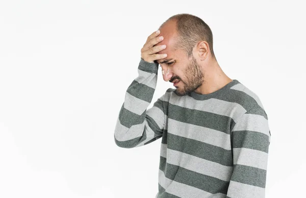 Homem careca doente tocando cabeça — Fotografia de Stock