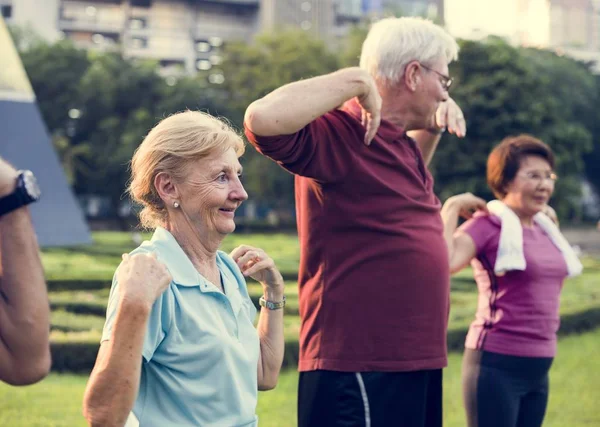 Ledande personer utövar tillsammans — Stockfoto