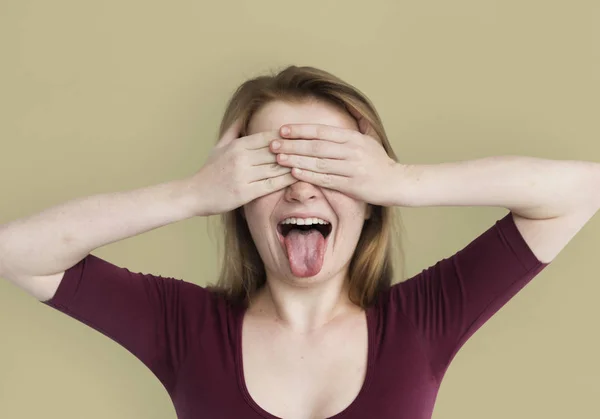 Menina mostrando língua — Fotografia de Stock