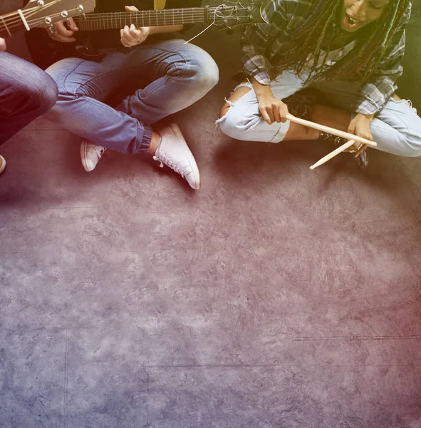 Gente tocando guitarras — Foto de Stock