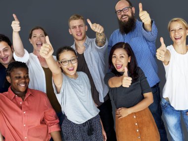 Bir grup insan bir arada