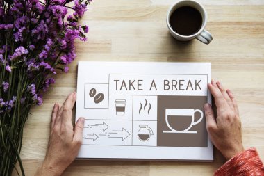 Holding eller kitap açıldı