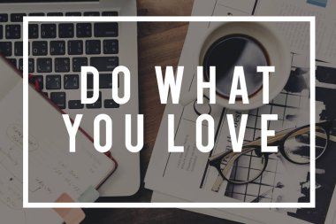 dizüstü bilgisayar ile çalışma alanı tablosu