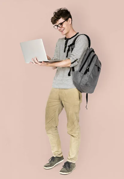 Man standing using laptop — Stock Photo, Image