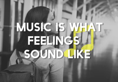 kadın dinleme musik kulaklık