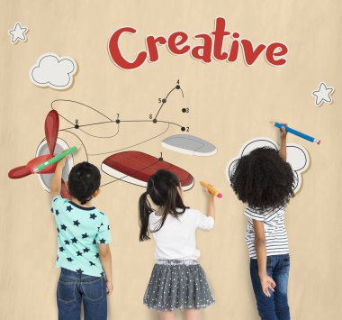 duvarda çizim çocuklar