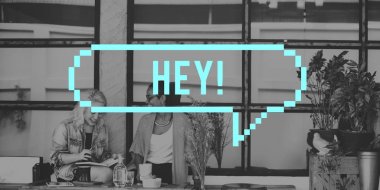 kafede oturan iki genç kadın