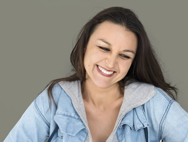 Sorridente giovane donna caucasica — Foto Stock