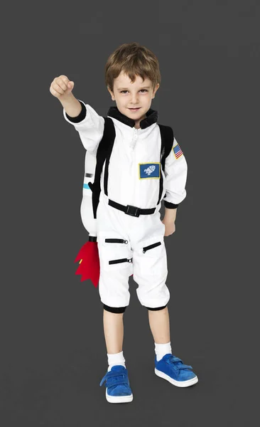 宇宙飛行士の夢の仕事を持つ少年 — ストック写真