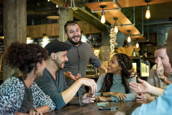 Diversas personas hablando —  Fotos de Stock