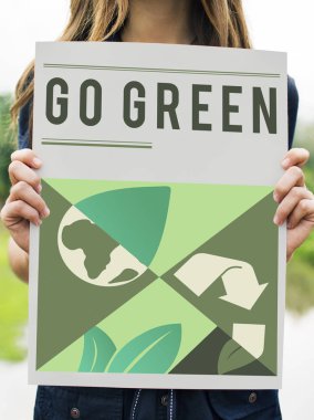 kadın holding tasarlamak 