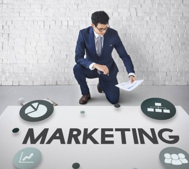 genç işadamı beyin fırtınası 