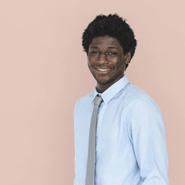 Homem de negócios africano na camisa — Fotografia de Stock